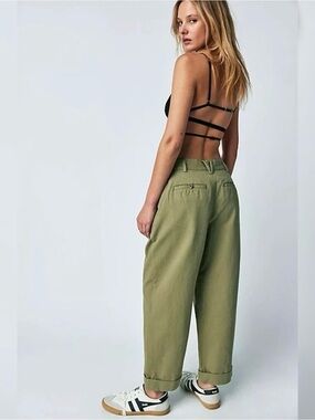 FREE PEOPLE Sz 8 Green Cotton Needed Breaking Baggy Pleated Cuff Pants